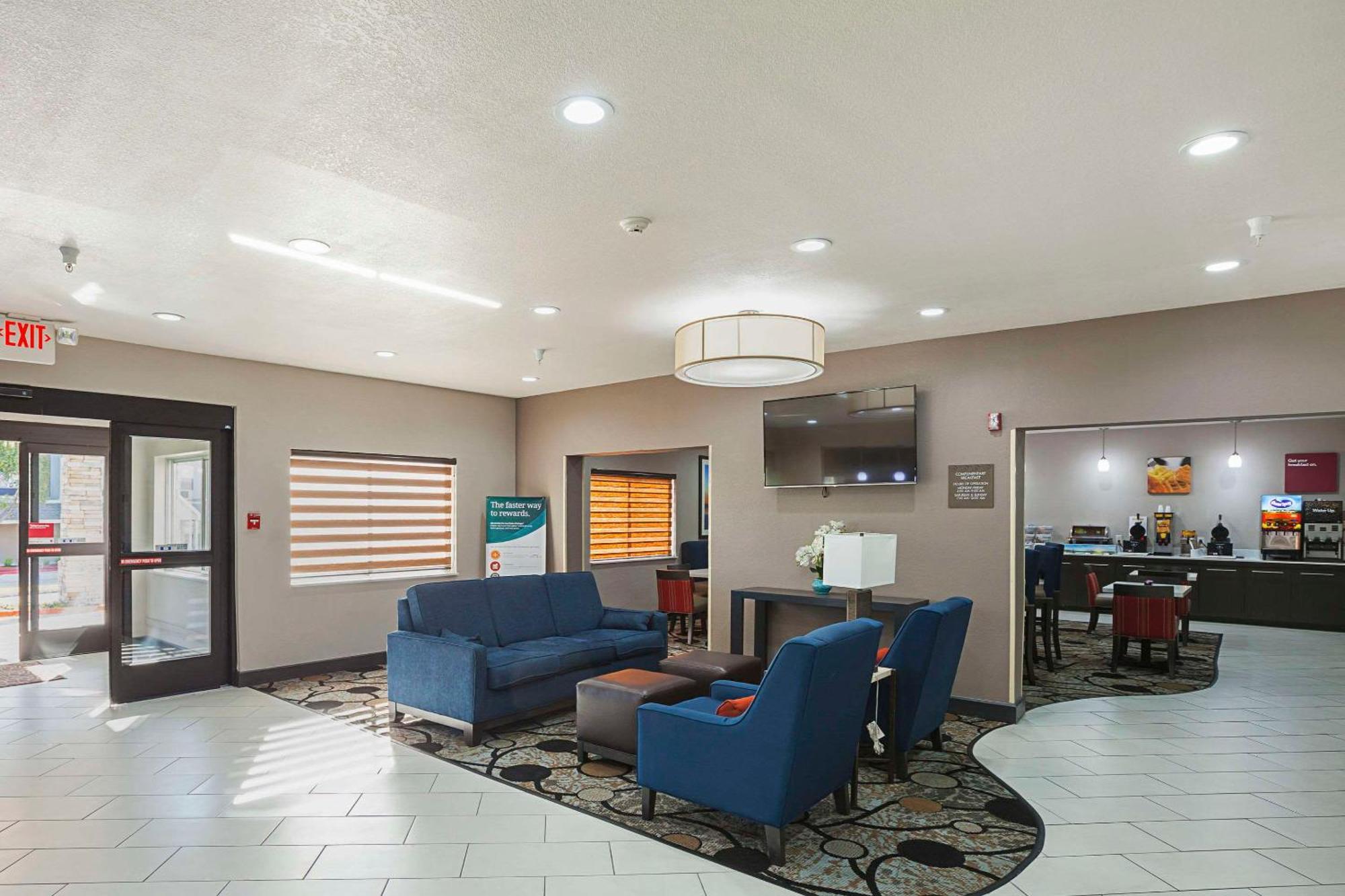 Comfort Suites Lewisville Exterior photo